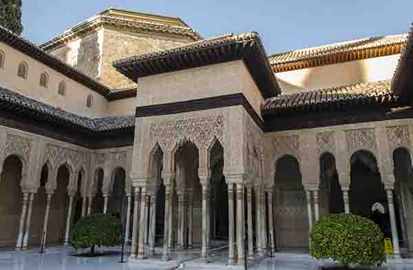 Granada 039 - La Alhambra - palacios Nazaries - Patio de los Leones.jpg